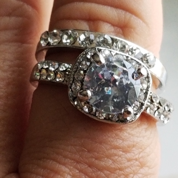 Princess Cut Cubic Zirconia Luxury 2pcs Ring Bands New - Picture 3 of 3